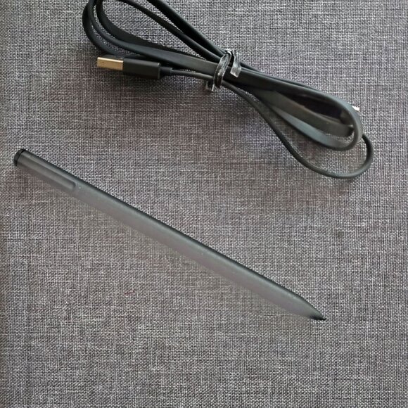 Remarkable 2 Paper Tablet And Book Folio Essentials Bundle - Picture 3 of 16